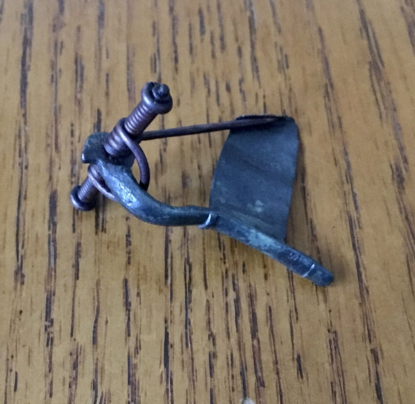 ANCIENT-ROMAN-BRONZE-CROSSBOW-FIBULA-3rd-CENTURY-AD-www.nerocoins.com