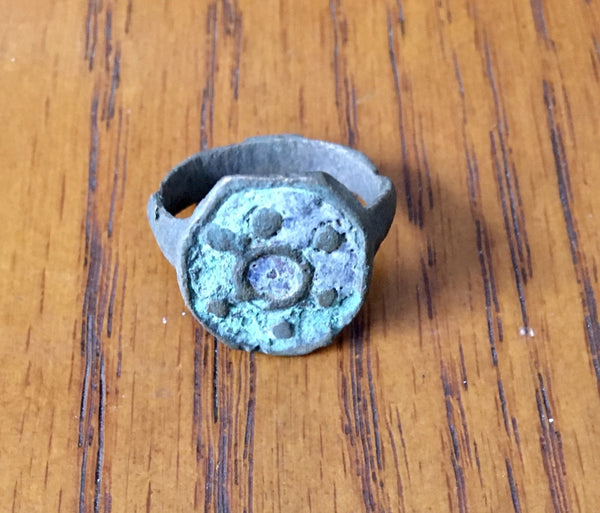 ANCIENT-ROMAN-BRONZE-ENAMEL-RING-WITH-EVIL-EYE-www.nerocoins.com