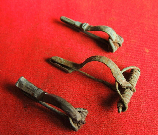 ANCIENT-ROMAN-BRONZE-CROSSBOW-FIBULA-3rd-CENTURY-AD-www.nerocoins.com